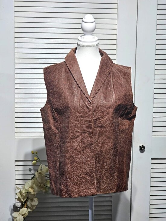 Coldwater Creek Jackets & Blazers - NWT Coldwater Creek Women's Embossed Brown Leather Button Front Vest Size M 3221